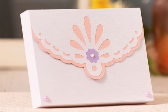 Evaluating the Fold Over Cards Case for Organized Papercraft Gifting